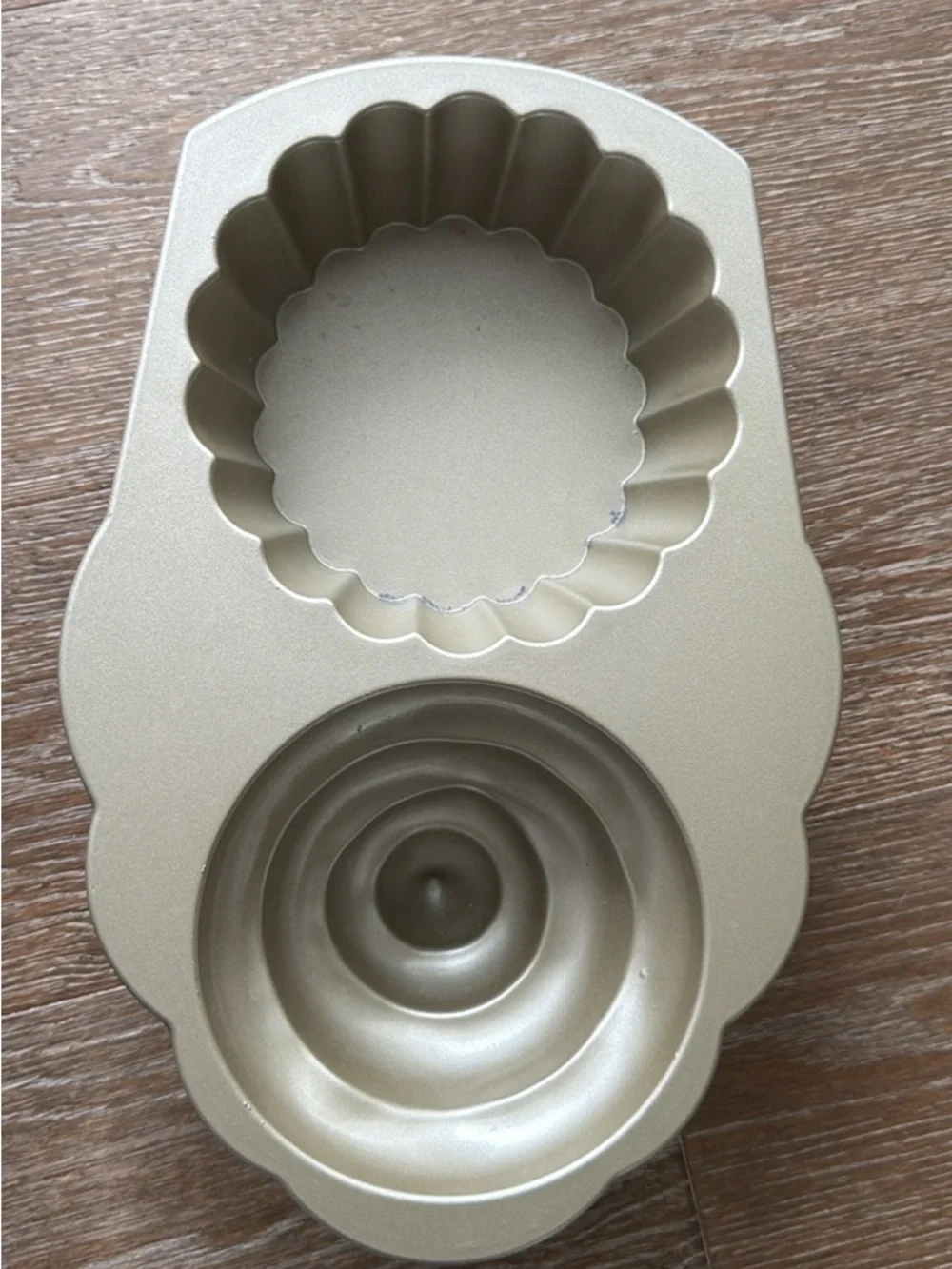 Nordic Ware Metallic Gold Cupcake Pan